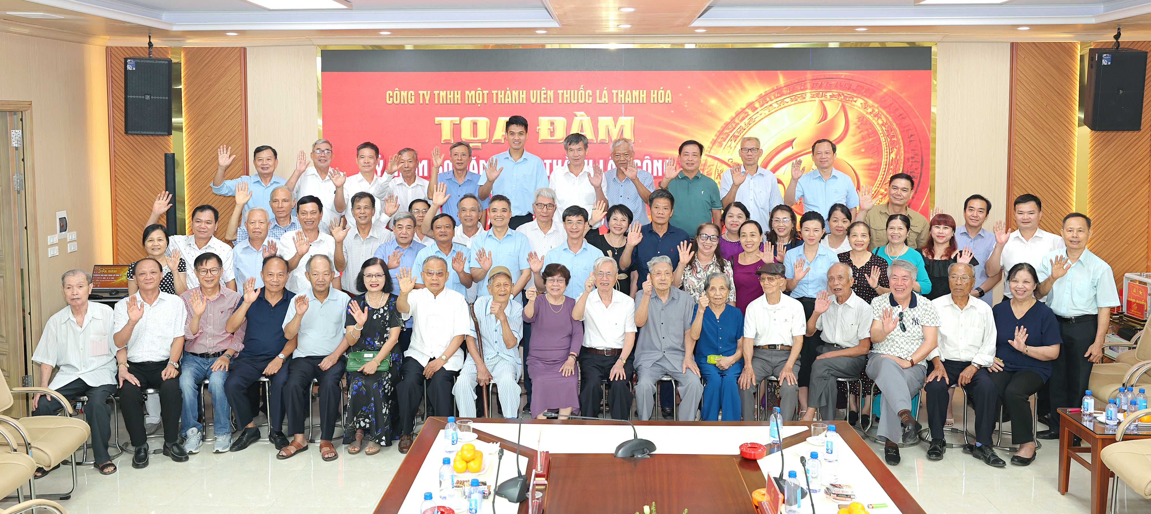 CÔNG TY THUỐC LÁ THANH HÓA TỔ CHỨC GẶP MẶT, TRI ÂN CÁC THẾ HỆ CÁN BỘ NHÂN DỊP KỶ NIỆM 60 NĂM THÀNH LẬP CÔNG TY